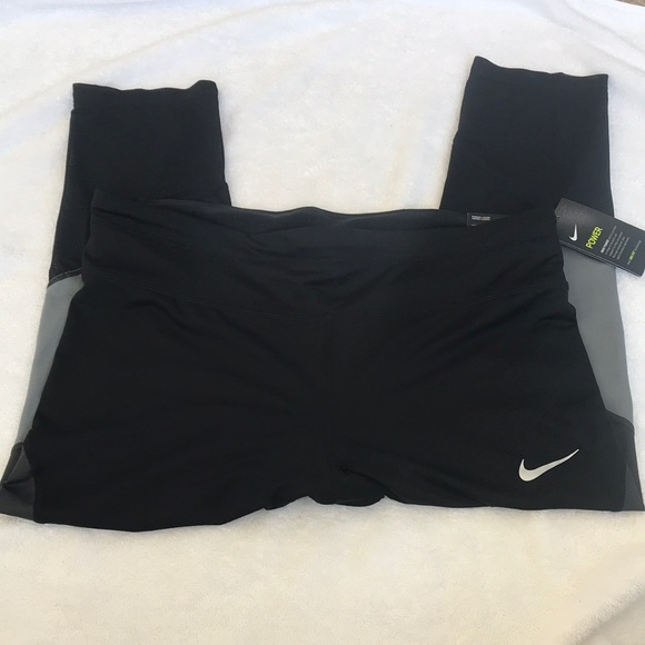 🌸Nike running crop🌸 - Picture 4 of 6